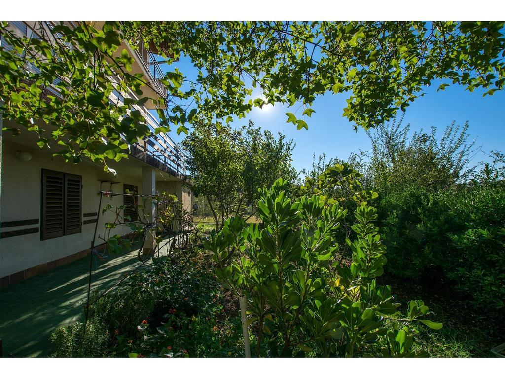Apartments Velebit Starigrad Paklenica Buitenkant foto